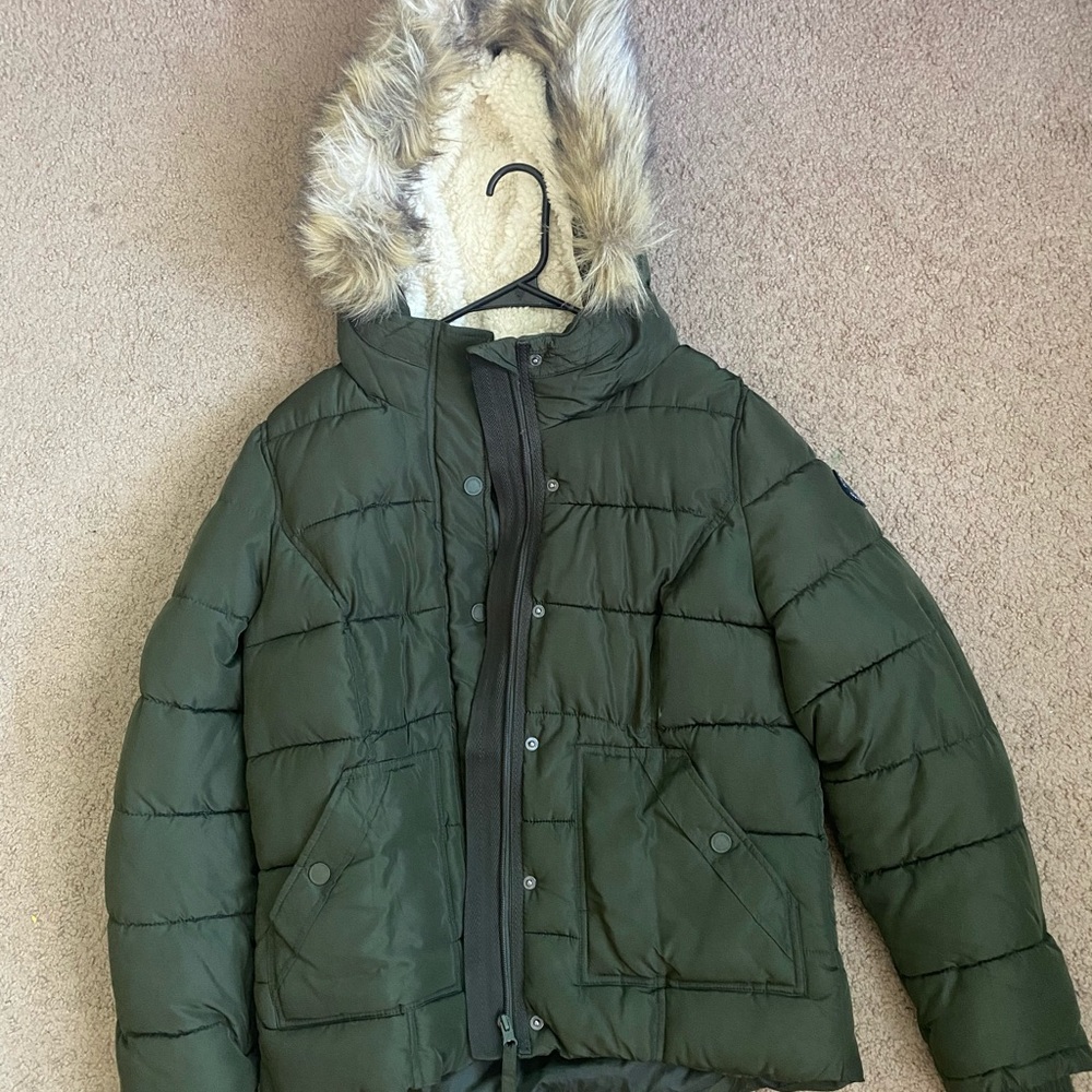 American Eagle puffer jacket with hood